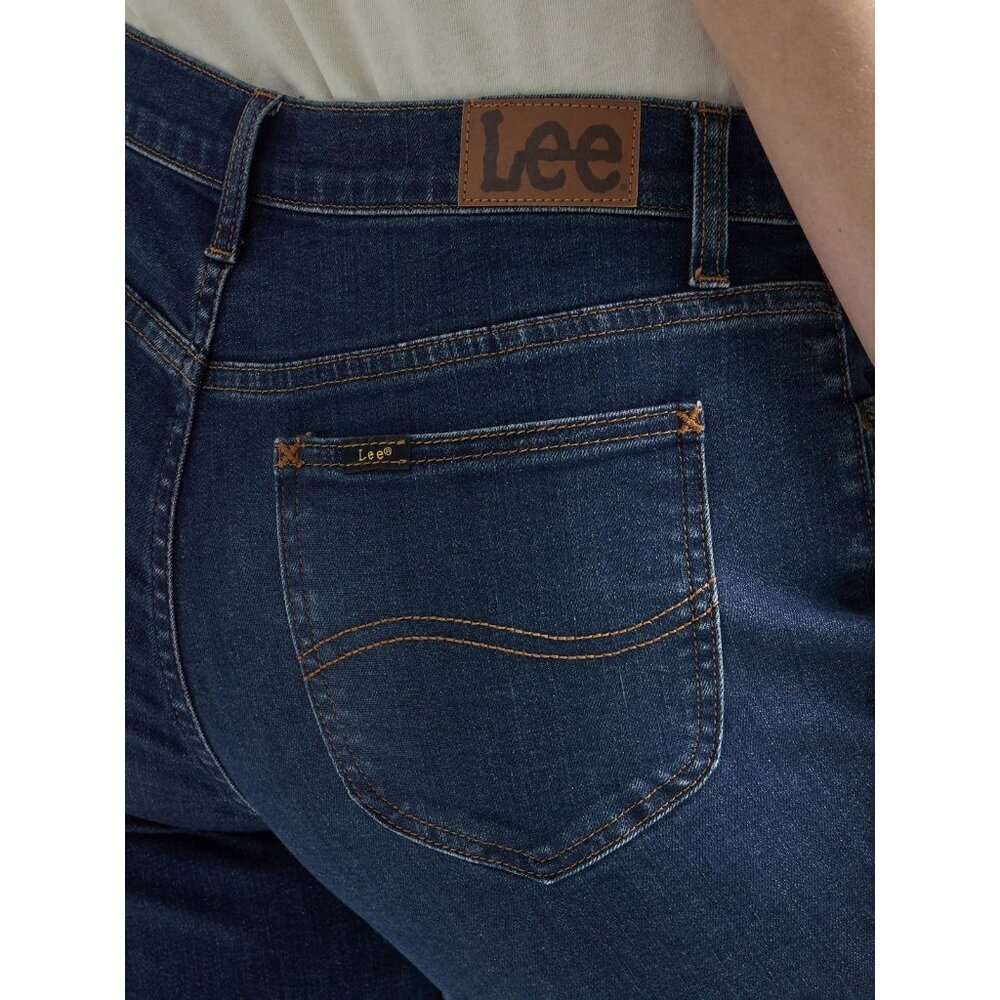Lee Women's Heritage Mid Rise Slim Straight Jean, Size 16, 28" inseam, Regular - Picture 4 of 6